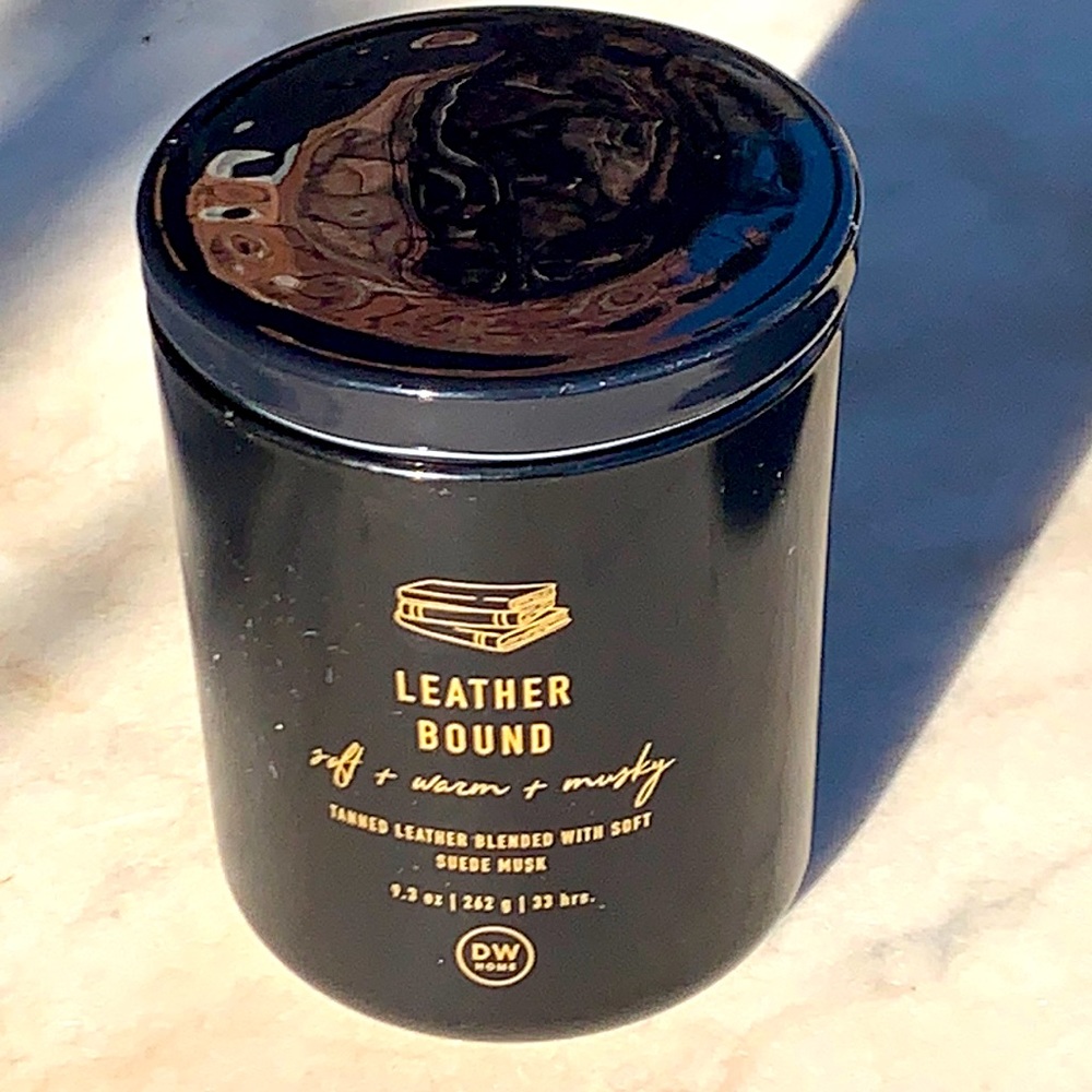 DW HOME CANDLE LEATHER BOUND MUSK RICHLY SCENTED NEW